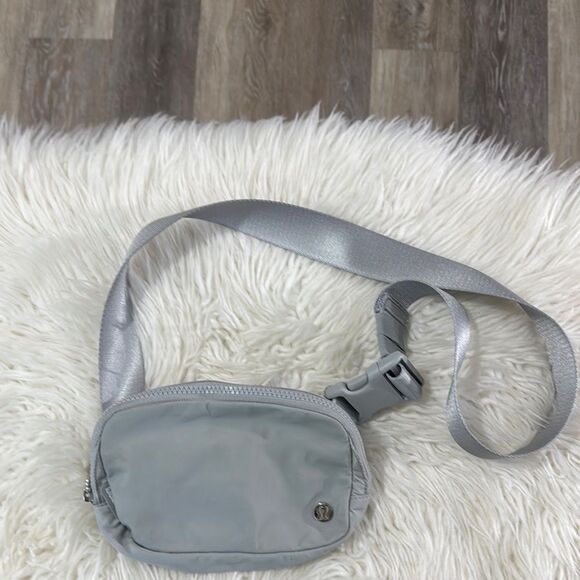 Lululemon Athletica Gray Belt Bag - Picture 1 of 9